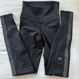 Alo Yoga High-Waist Houndstooth Leggings